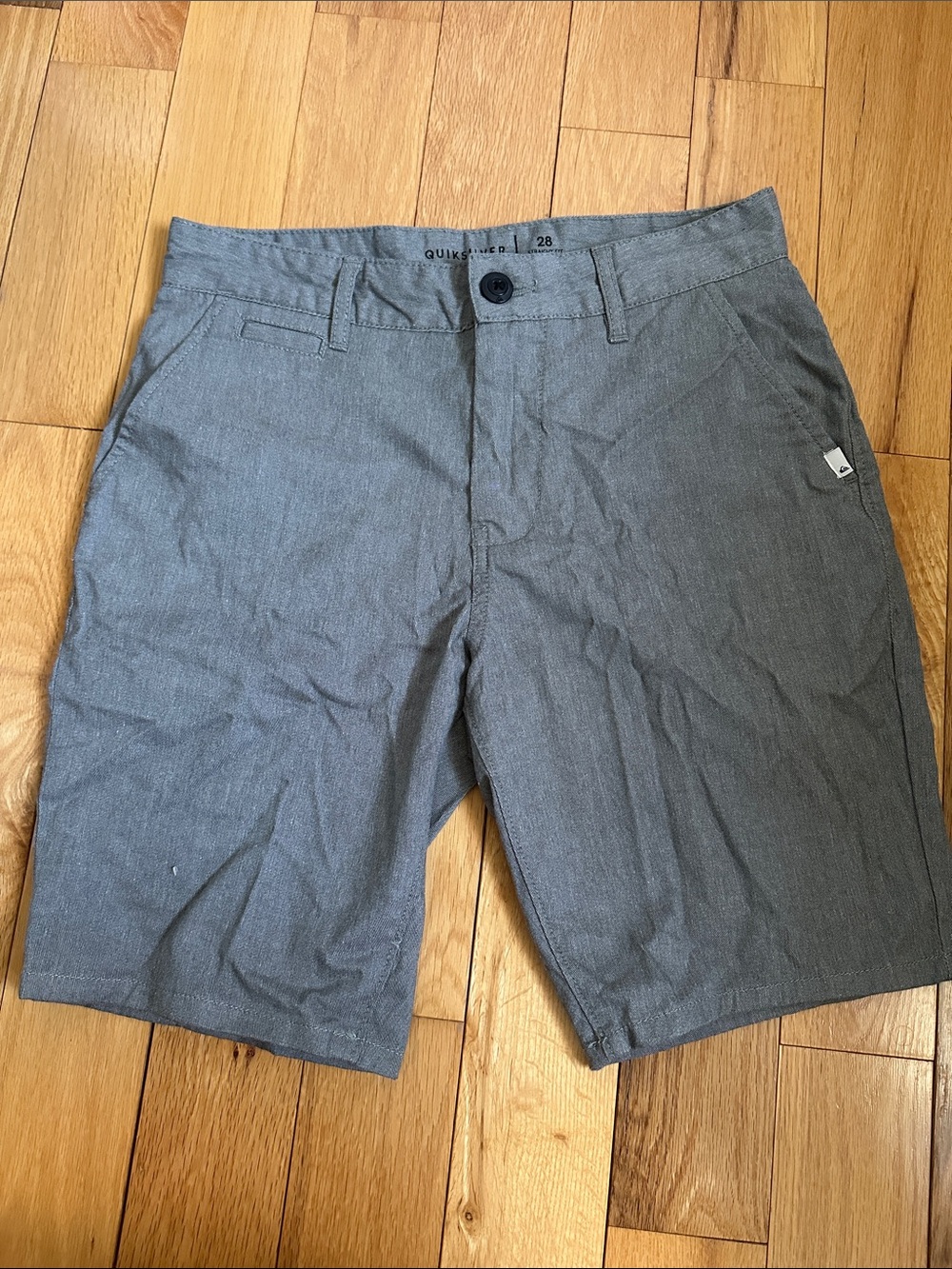 Quiksilver Men/Youth Gray Flat Front Shorts - Classic Chino Style